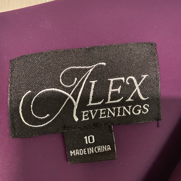 Cap Sleeve Compression Dress with Cap Sleeves & Embellished Hip Detail - Picture 5 of 5